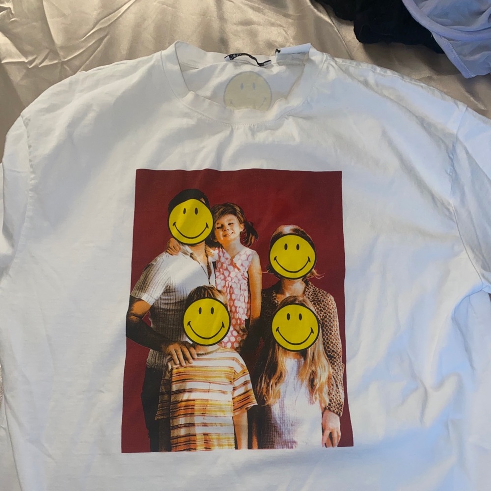 SMILEY portrait white graphic tee